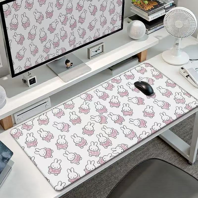 かわいいミッフィーうさぎの大型マウスパッド、カワイイバニーヘ - Gaming Keyboard Nearby のレビューと価格